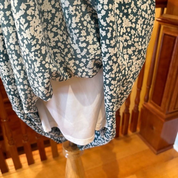 V-Neck Flowy Floral Viridian Summer Dress Wmn’s XS - Picture 8 of 11
